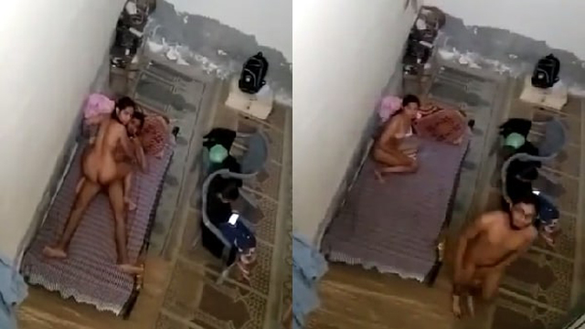 Bhabi ko chodtte hue uske bahan k saamne pakda gaya ladka
