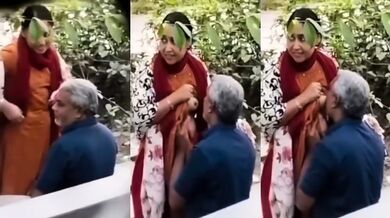 Horny old uncle sucked young woman’s big boobs in the park