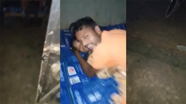 Chudai karte gaon ke chhora-chhori ka bana Sex Video