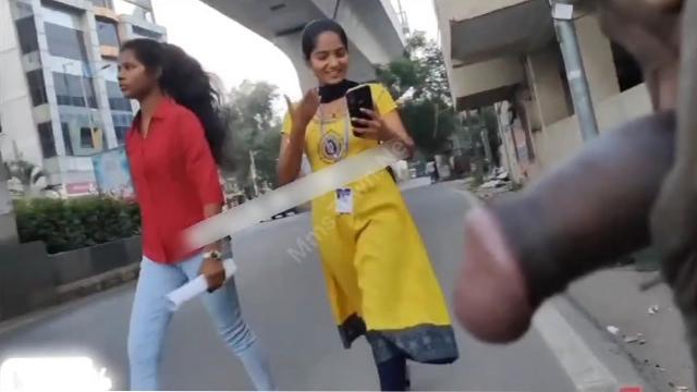 Guy Flash Cock – Infront Of College Girls Leak Watch